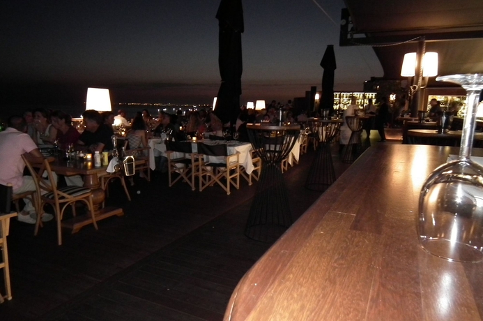 Imagen del bar/restaurante del Hotel Suadiye. Foto 7