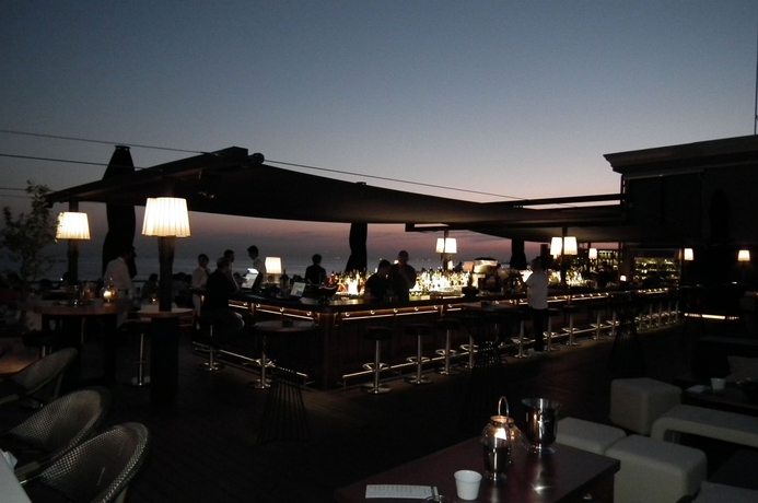 Imagen de los interiores del Hotel Suadiye. Foto 16