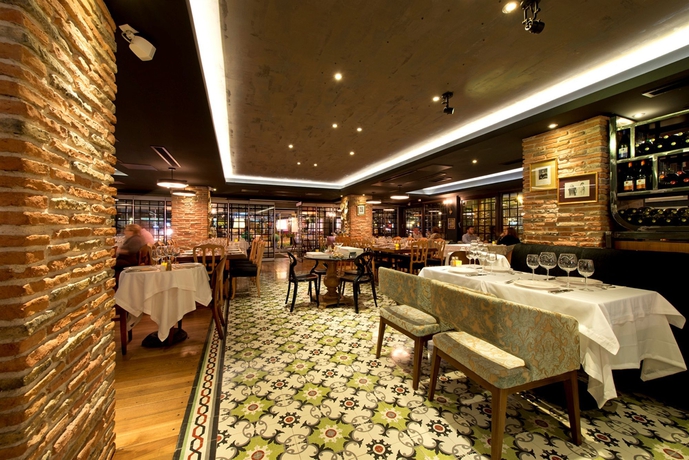 Imagen del bar/restaurante del Hotel Suadiye. Foto 11