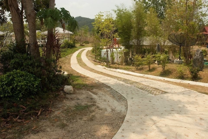 Imagen de los exteriores del Hotel Suan Phueng Pa Wai Resort. Foto 9