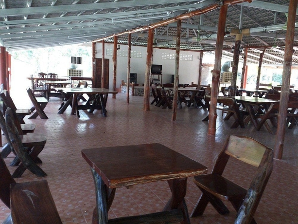 Imagen del bar/restaurante del Hotel Suan Phueng Pa Wai Resort. Foto 2