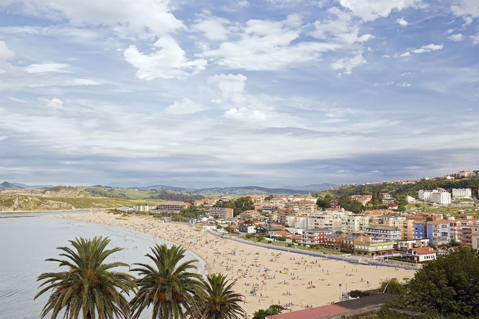 Imagen de los exteriores del Hotel Suances. Foto 6