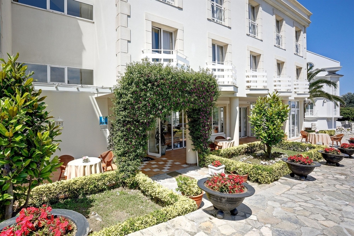 Imagen de los exteriores del Hotel Suances. Foto 7