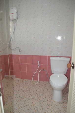Imagen de la habitación del Hotel Suandarbporn Resort Mae Sot. Foto 21
