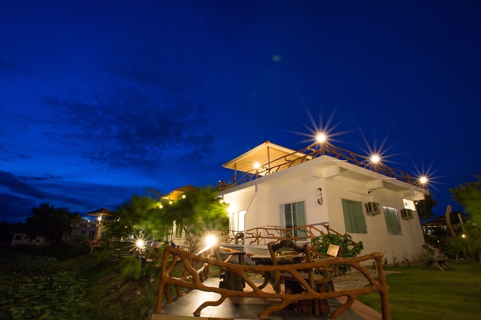 Imagen del bar/restaurante del Hotel Suanmaihom Resort. Foto 2