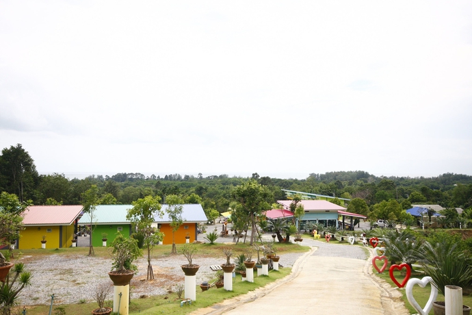 Imagen de los exteriores del Hotel Suanporsi Resort. Foto 9