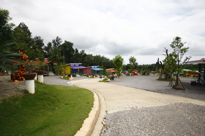 Imagen de los exteriores del Hotel Suanporsi Resort. Foto 19