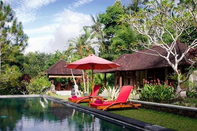 Imagen de la piscina del Hotel Suara Air Luxury Villa Ubud. Foto 14