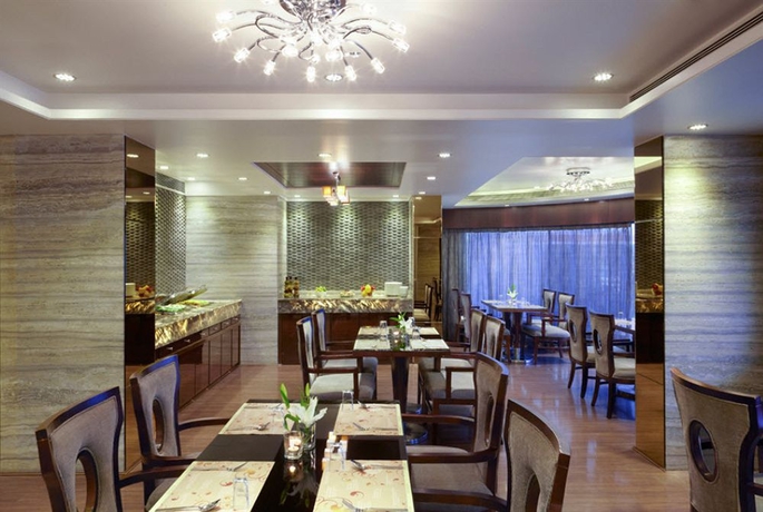 Imagen del bar/restaurante del Hotel Suba Galaxy. Foto 4