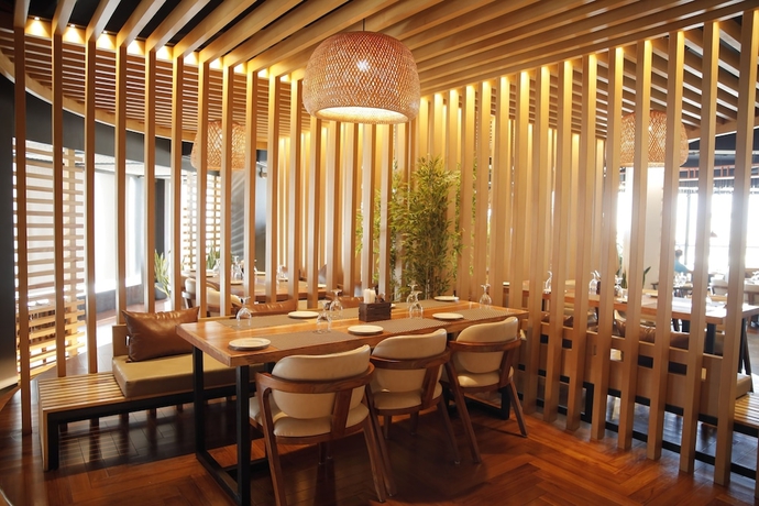 Imagen del bar/restaurante del Hotel Subansiri. Foto 3