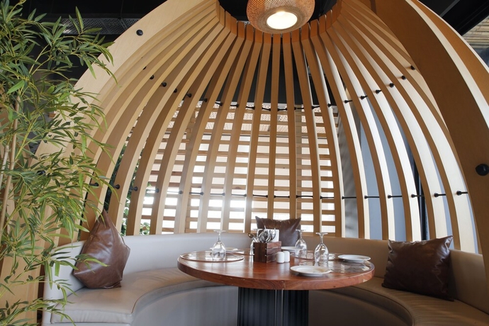 Imagen del bar/restaurante del Hotel Subansiri. Foto 4
