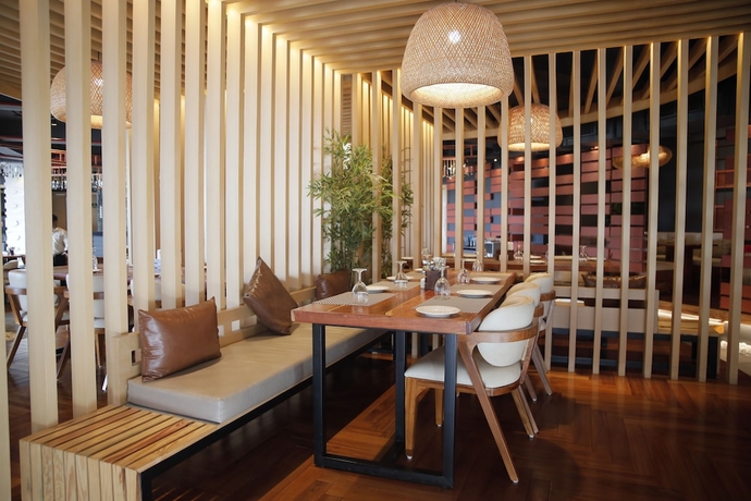 Imagen del bar/restaurante del Hotel Subansiri. Foto 5