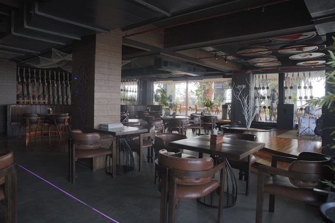 Imagen del bar/restaurante del Hotel Subansiri. Foto 6