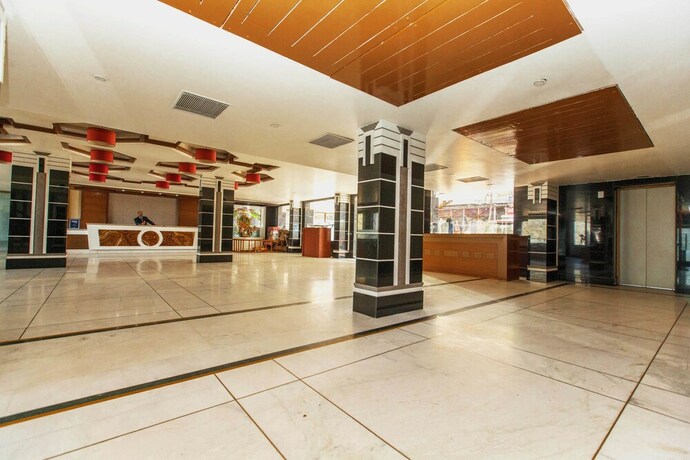 Imagen de los interiores del Hotel Subash International. Foto 33