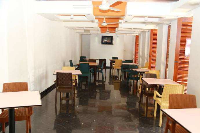 Imagen del bar/restaurante del Hotel Subhas. Foto 5