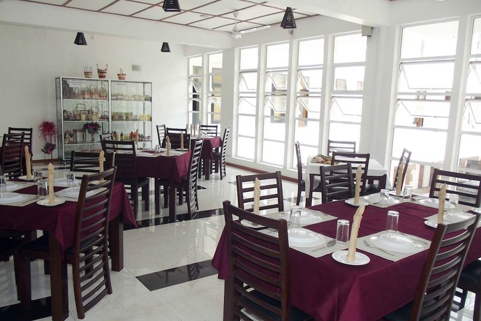 Imagen del bar/restaurante del Hotel Subhas. Foto 6