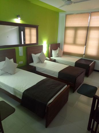 Imagen de la habitación del Hotel Subhas. Foto 13