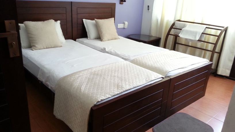 Imagen de la habitación del Hotel Subhas. Foto 14