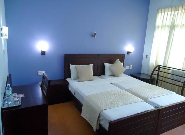 Imagen de la habitación del Hotel Subhas. Foto 15