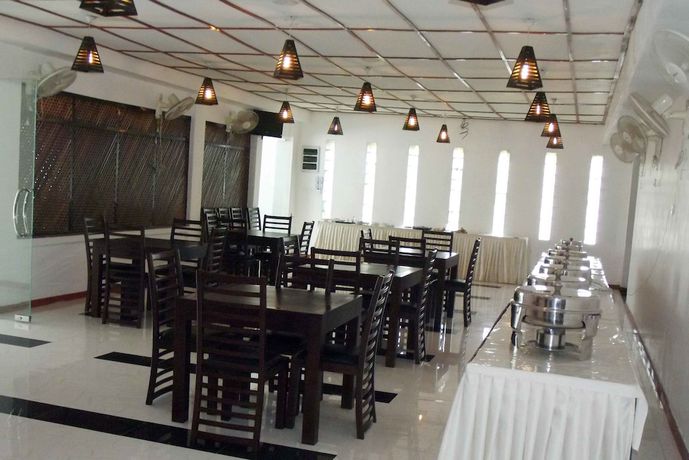 Imagen del bar/restaurante del Hotel Subhas. Foto 8
