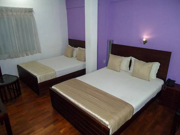 Imagen de la habitación del Hotel Subhas. Foto 16