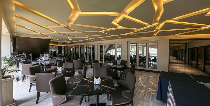 Imagen del bar/restaurante del Hotel Subic Bay Travelers and Event Center. Foto 17