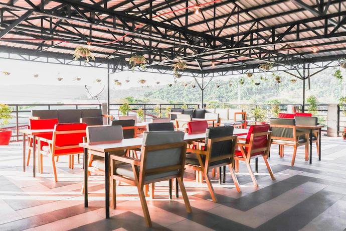 Imagen del bar/restaurante del Hotel Subic Boutique hotel SBMA. Foto 3