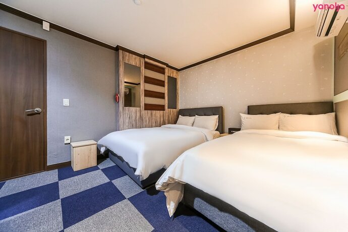 Imagen de la habitación del Hotel Subiztel. Foto 19