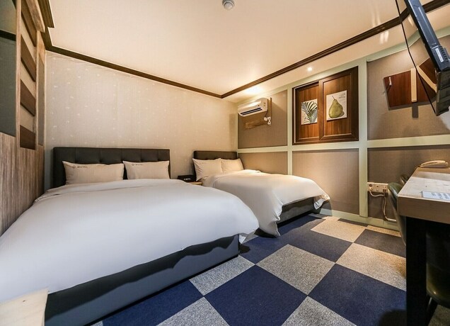 Imagen de la habitación del Hotel Subiztel. Foto 24