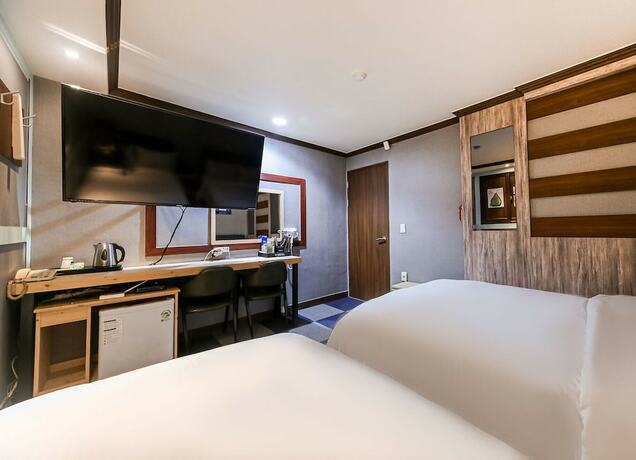 Imagen de la habitación del Hotel Subiztel. Foto 25