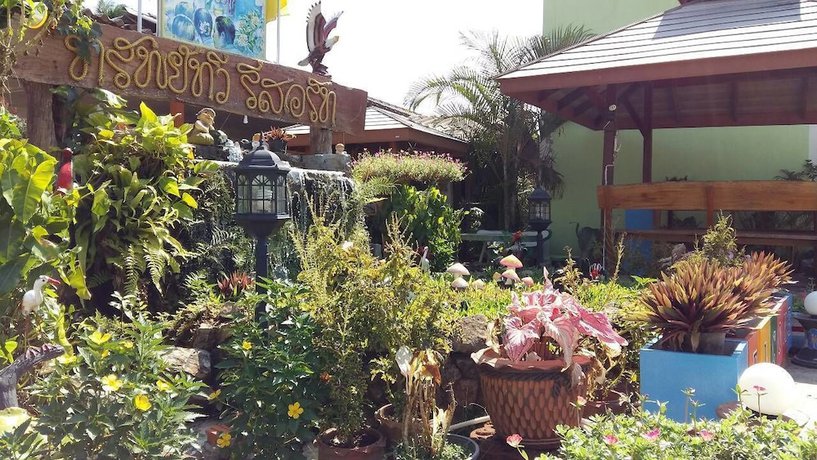 Imagen de los exteriores del Hotel Subtawee Resort. Foto 16