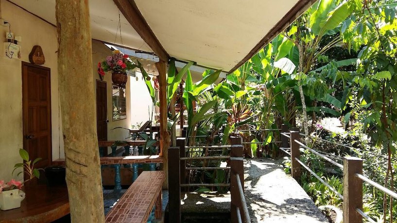 Imagen de los exteriores del Hotel Subtawee Resort. Foto 18