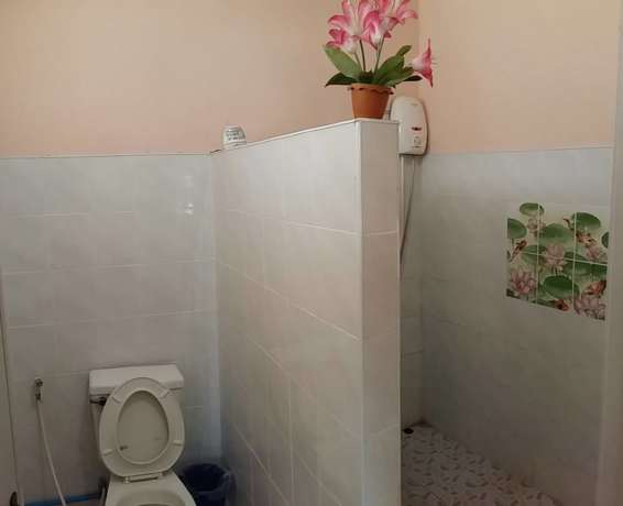 Imagen de la habitación del Hotel Subtawee Resort. Foto 9