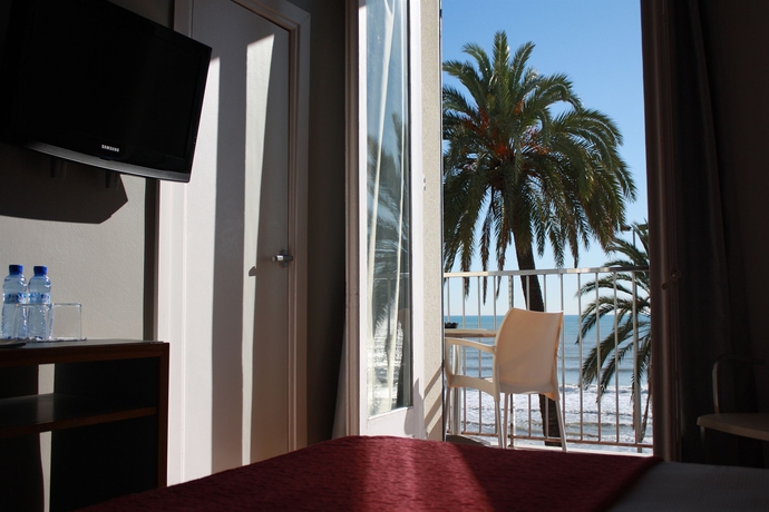 Imagen de la habitación del Hotel Subur. Foto 3