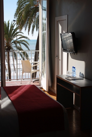 Imagen de la habitación del Hotel Subur. Foto 4