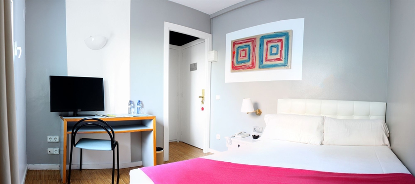 Imagen de la habitación del Hotel Subur. Foto 6