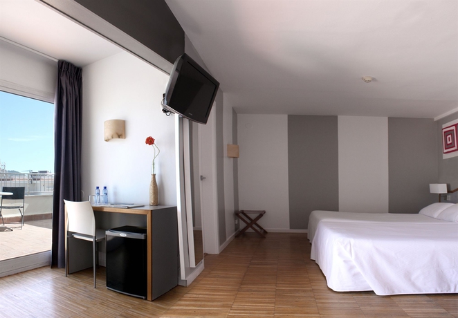 Imagen de la habitación del Hotel Subur. Foto 9