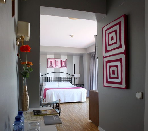 Imagen de la habitación del Hotel Subur. Foto 11