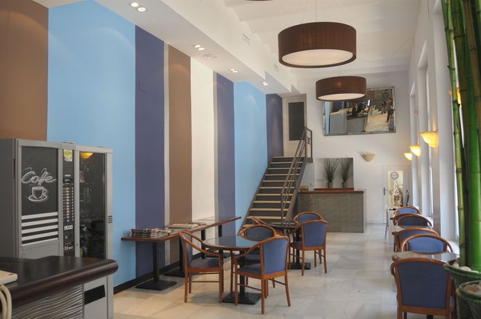 Imagen de los interiores del Hotel Subur. Foto 15