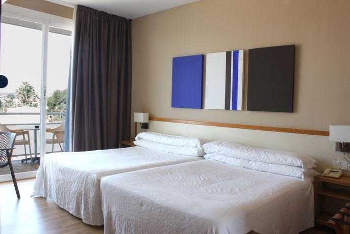 Imagen de la habitación del Hotel Subur Maritim. Foto 4