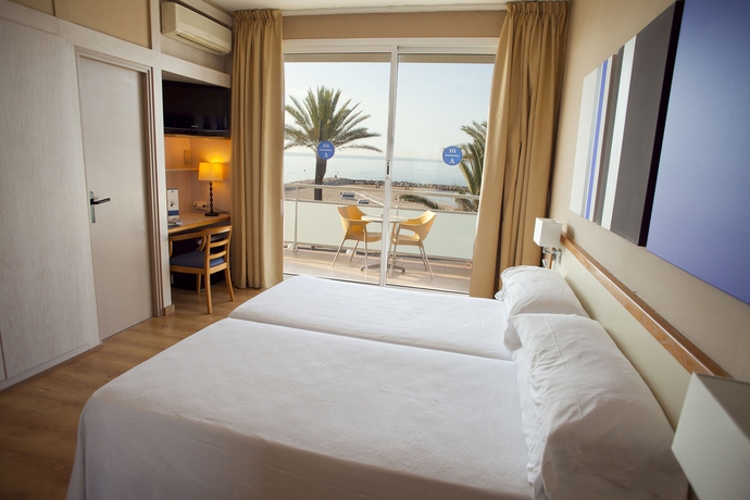 Imagen de la habitación del Hotel Subur Maritim. Foto 7