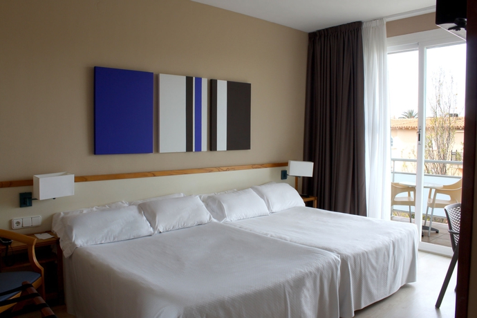 Imagen de la habitación del Hotel Subur Maritim. Foto 11