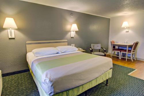 Imagen de la habitación del Hotel Suburban Extended Stay. Foto 7