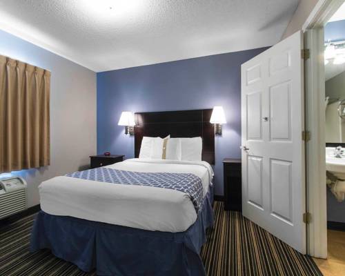 Imagen de la habitación del Hotel Suburban Extended Stay Naval Base Area. Foto 6