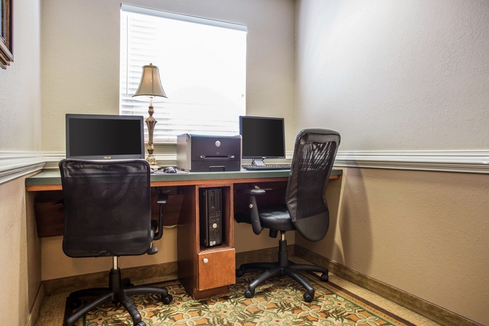 Imagen de los interiores del Hotel Suburban Extended Stay North - Ashley Phosphate. Foto 13