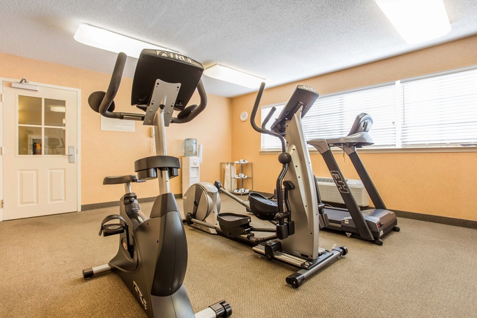 Imagen de los interiores del Hotel Suburban Extended Stay North - Ashley Phosphate. Foto 15