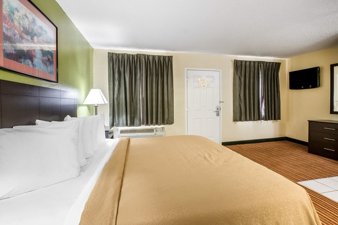 Imagen de la habitación del Hotel Suburban Studios, Augusta. Foto 9