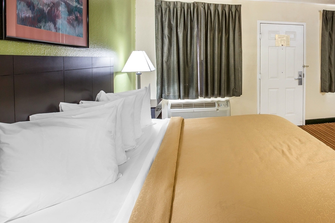 Imagen de la habitación del Hotel Suburban Studios, Augusta. Foto 10