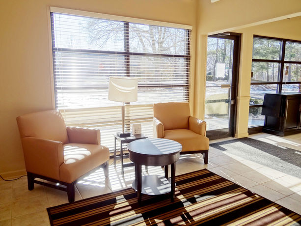 Imagen de los interiores del Hotel Suburban Studios Cary - RDU Airport. Foto 11