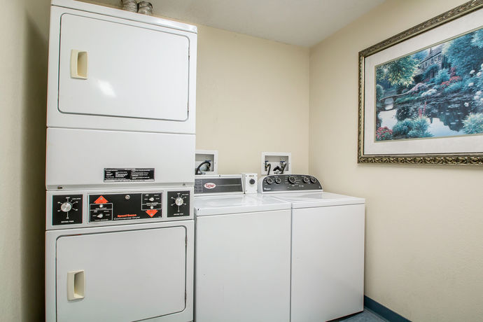 Imagen de los interiores del Hotel Suburban Studios Columbia - Hwy 63 and I-70. Foto 15